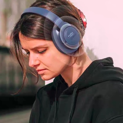 Adaptive Noise Cancelling with 70H Battery Life